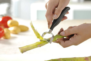 Éplucheur à asperges et carottes Gefu Filigrano lame en inox 2