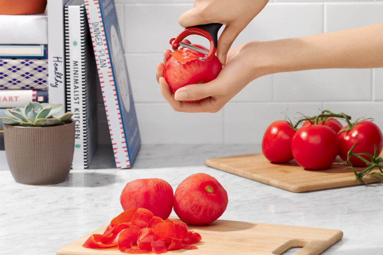 Éplucheur OXO en inox et synthétique