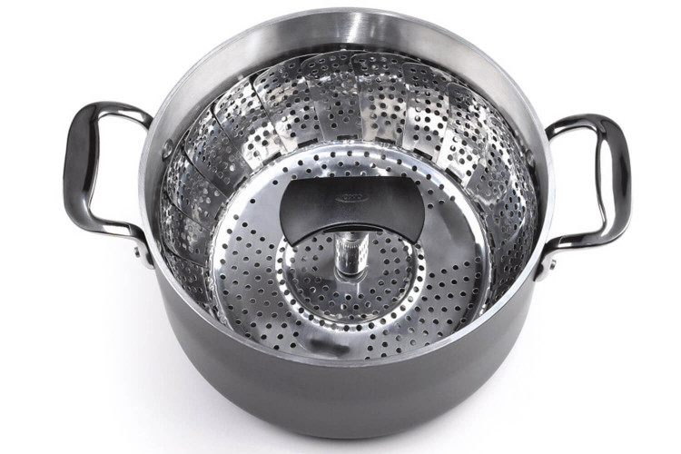 Insert vapeur OXO inox avec poignée rétractable et verrouillable ø25,5cm