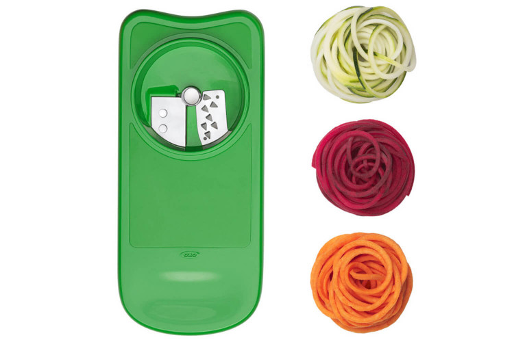 Lot OXO de 2 râpes lames inox + 1 éminceur + 1 spiralizer avec récupérateur