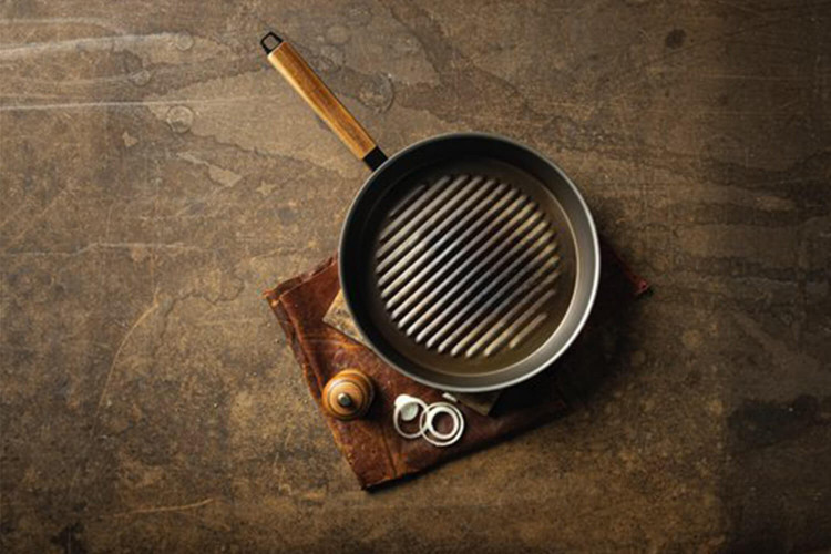 Poêle grill Beka Nomad en acier carbone + poignée bois acacia - 28cm