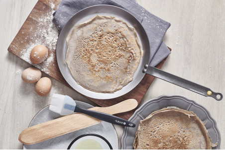 Box De Buyer Crêpesparty avec poêle en fer pinceau et spatule