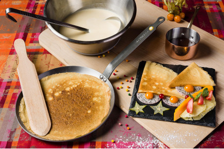 Box De Buyer Crêpesparty avec poêle en fer pinceau et spatule