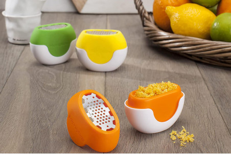 Zesteur Microplane Flexi Zesti™ en silicone avec récipient