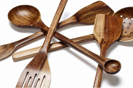 Ecumoire de cuisine Dutchdeluxes en bois d'acacia 30,5x7,8 cm