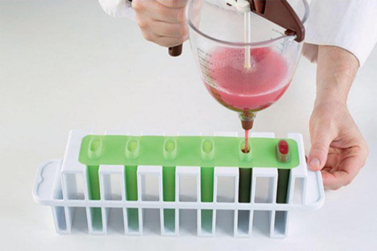 Kit moule à glace L'Italiano Silikomart - 2 moules silicone et 2 supports synthétiques