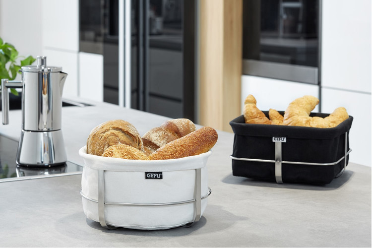Corbeille à pain Gefu Brunch carrée noire acier inox et coton - 22x22cm
