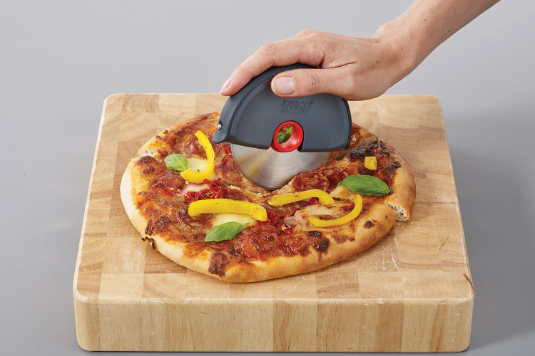 Roulette à pizza Joseph Joseph Disc lame inox manche silicone