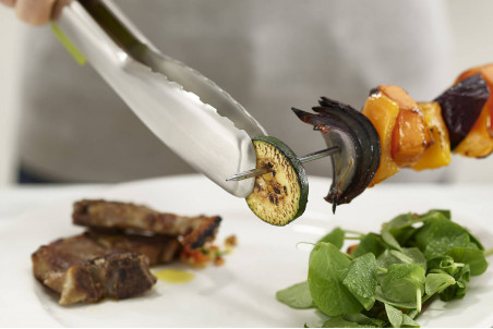 Pince de cuisine Joseph Joseph Elevate Steel acier inox 31,5cm avec reposoir