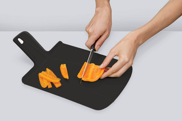 Planche à découper Joseph Joseph Chop2Pot pliable et colorée 36x27cm