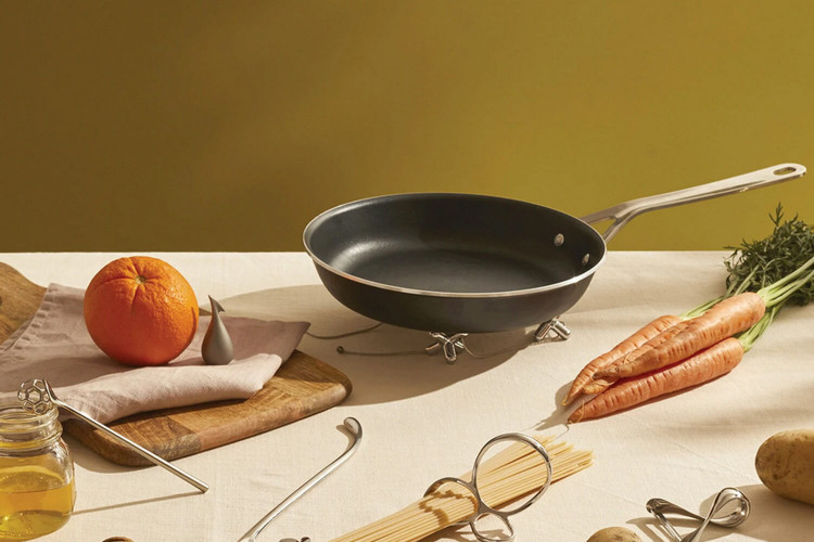 Dessous de plat Alessi Tripod en zamak chromé design par LPWK et Gabriele Chiave