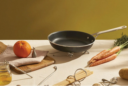Dessous de plat Alessi Tripod en zamak chromé design par LPWK et Gabriele Chiave