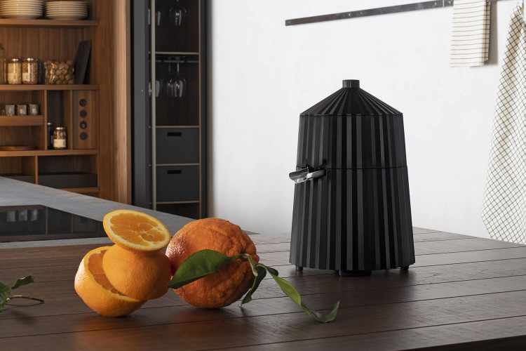 Presse agrume électrique Alessi Plissé design par Michele De Lucchi