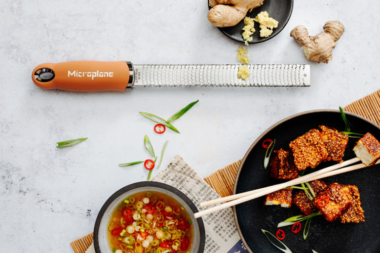 Râpe-zesteur Microplane Premium Classic Cannelle - lame inox 20,3cm