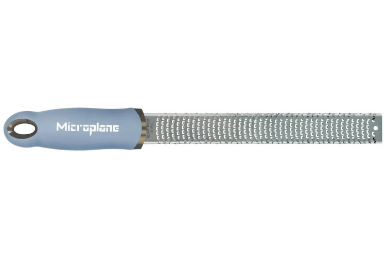 Râpe-zesteur Microplane Premium Classic Bleu Nuage - lame inox 20,3cm