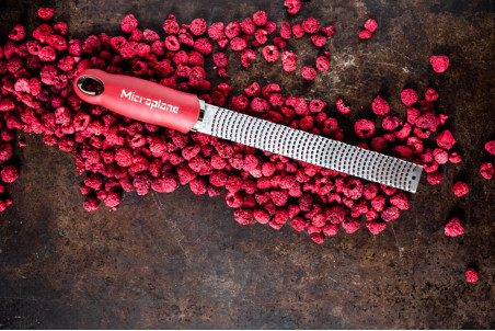 Râpe-zesteur Microplane Premium Classic Rouge Grenade - lame inox 20,3cm