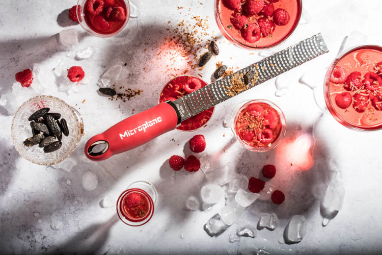 Râpe-zesteur Microplane Premium Classic Rouge Grenade - lame inox 20,3cm