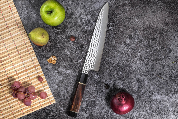 Couteau de chef Sayuto Desert Damas lame martelée 21cm