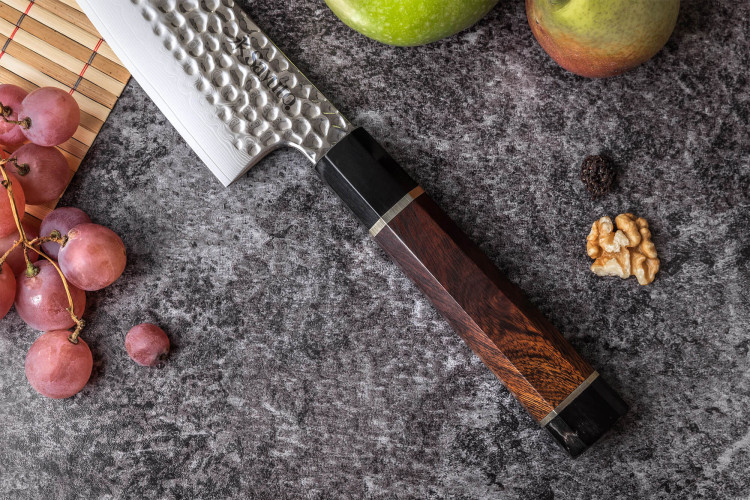 Couteau de chef Sayuto Desert Damas lame martelée 21cm