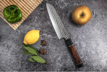 Couteau santoku Sayuto Desert Damas lame martelée 18cm