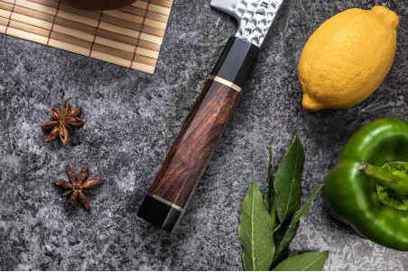 Couteau santoku Sayuto Desert Damas lame martelée 18cm