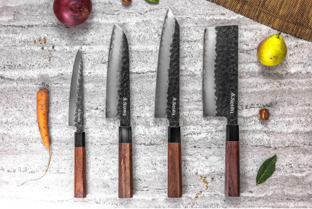 Couteau santoku Sayuto Séquoia San Mai lame martelée 18cm
