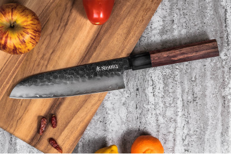 Couteau santoku Sayuto Séquoia San Mai lame martelée 18cm