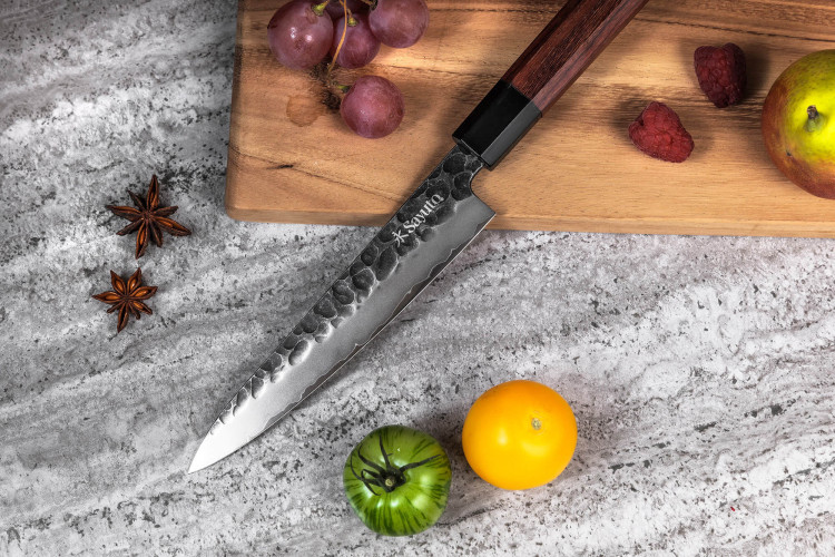 Couteau universel Sayuto Séquoia San Mai lame martelée 15cm