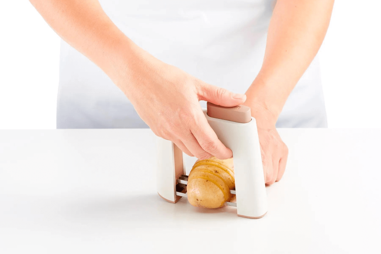 Trancheur multi-lame Hasselback Lékué avec bouton poussoir