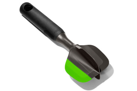 Presse et trancheuse à avocat OXO en silicone 30cm
