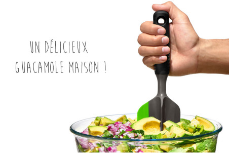 Presse et trancheuse à avocat OXO en silicone 30cm