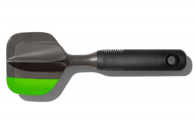 Presse et trancheuse à avocat OXO en silicone 30cm