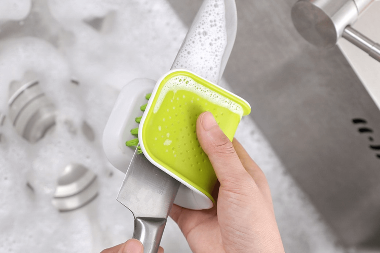 Brosse à vaisselle Joseph Joseph en polymère pour couverts