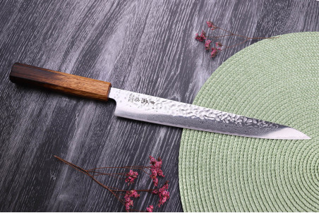 Couteau japonais artisanal sujihiki Wusaki Yaketa AUS10 lame damassée martelée 24cm
