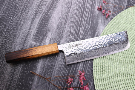 Couteau japonais artisanal nakiri Wusaki Yaketa AUS10 lame damassée martelée 16,5cm