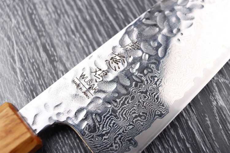 Couteau de chef japonais artisanal Wusaki Yaketa AUS10 lame damassée martelée 24cm