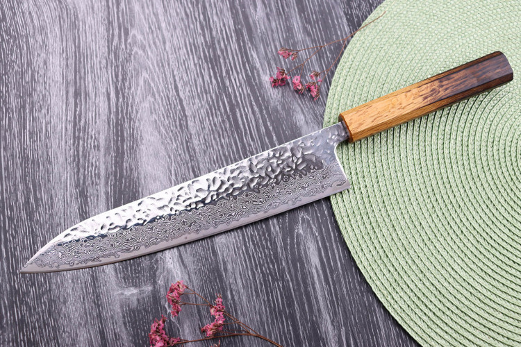 Couteau de chef japonais artisanal Wusaki Yaketa AUS10 lame damassée martelée 24cm