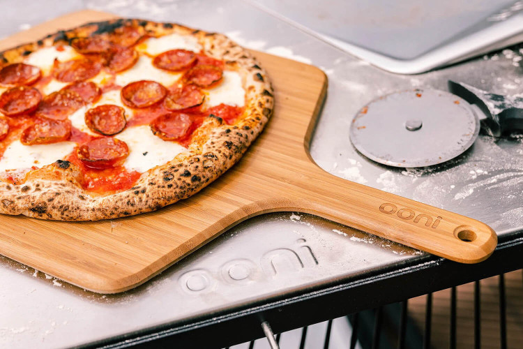 Grande planche à pizza Ooni en bambou 30cm
