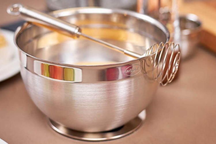 Lot de 2 saladiers Rösle en inox 18/10 avec 2 couvercles fraîcheur