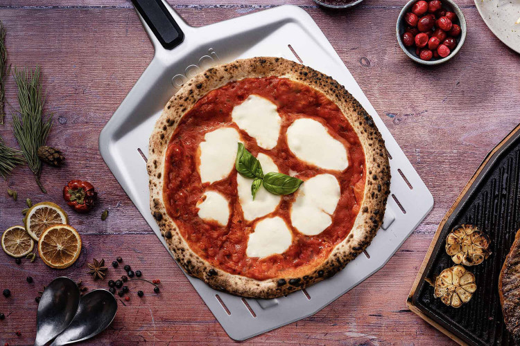 Pelle à pizza Ooni 30cm perforée aluminium anodisé