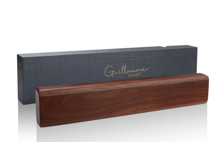 Barre aimantée pour couteaux Guillaume Léonard en bois de noyer