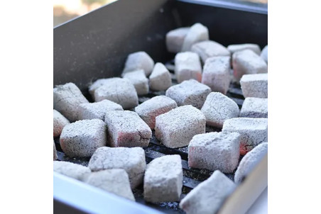Barbecue charbon de bois Caliu avec poignée amovible et cheminée d'allumage