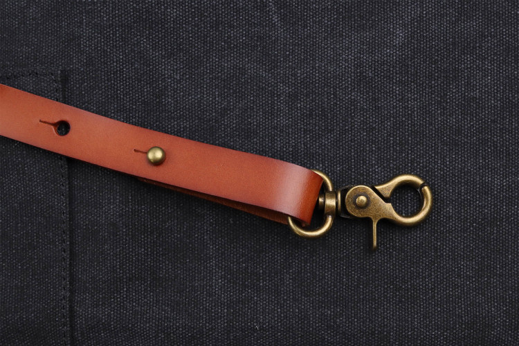 Tablier cuisinier Wusaki en toile noire charbon et attaches en cuir - 83x67,5cm