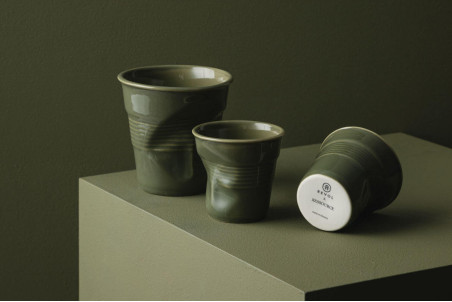 Gobelet froissé à espresso Revol 8cl en porcelaine Vert Garrigue