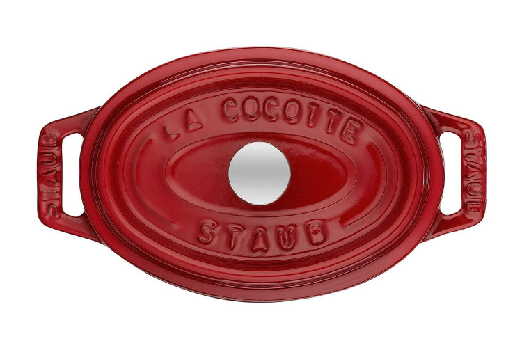 Mini cocotte en fonte émaillée Staub ovale cerise 11cm