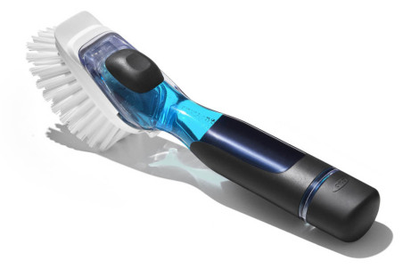 Brosse vaisselle Oxo distributrice de savon - 30cm