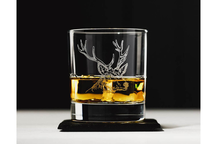 Verre à whisky original Selbrae House avec dessous de verre - Motif cerf