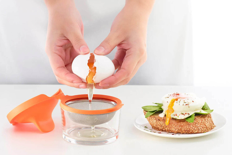 Set de 2 pochoirs à oeuf Lékué en silicone et inox