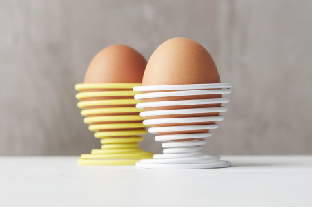 Coquetier Point Virgule Wire coloris jaune en spirale