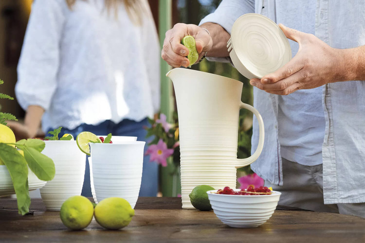 Carafe Guzzini Tierra blanche en bouteilles d'eau recyclées - Capacité 1,8L